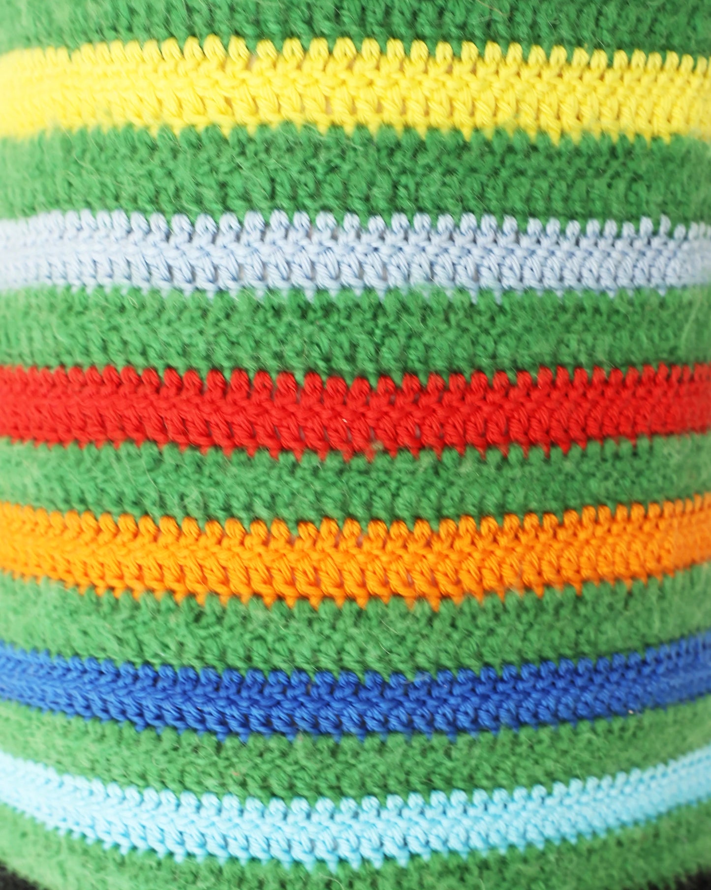 Gjon | stripe crochet headrest with down inlet and zip